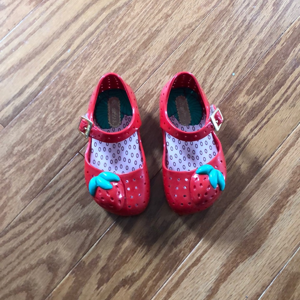 Mini Melissa Size 6